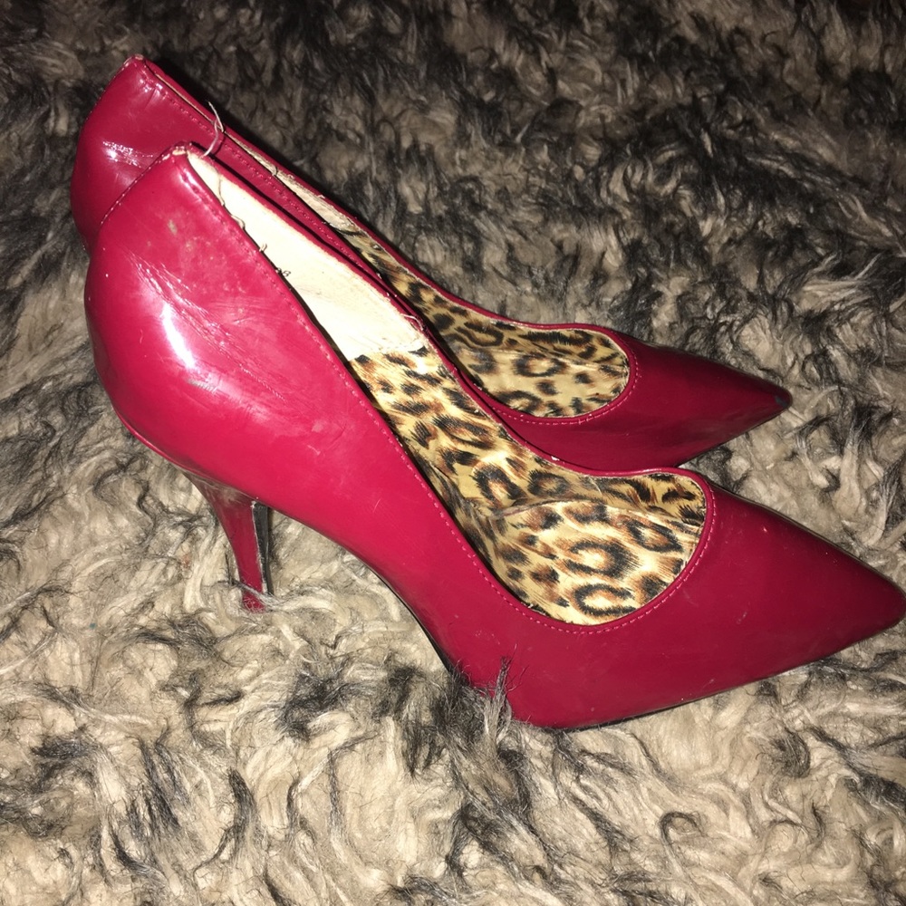 Red pumps - Picture 2 of 4